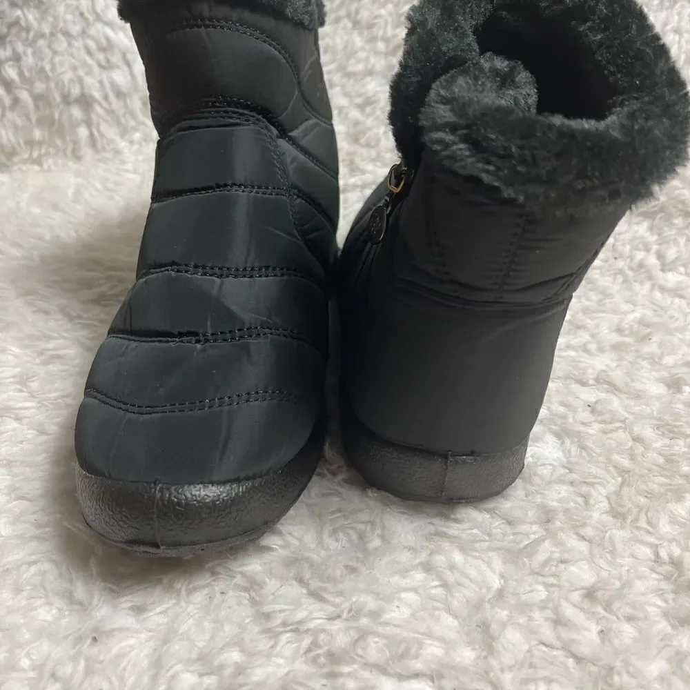 Black water proof slip on snow boots faux fur lining rubber soles EUR SZ40